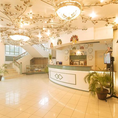 Royal Am Rei Hotel By Reddoorz باكولود المظهر الخارجي الصورة