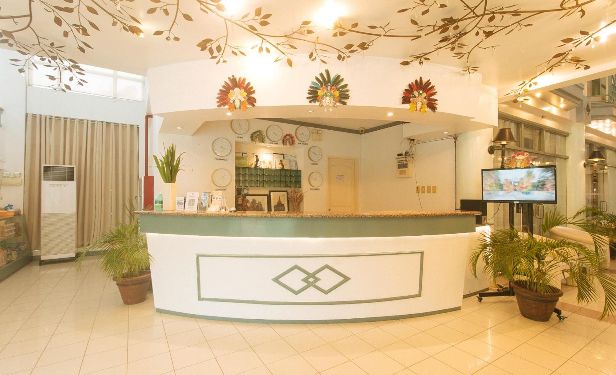 Royal Am Rei Hotel By Reddoorz باكولود المظهر الخارجي الصورة