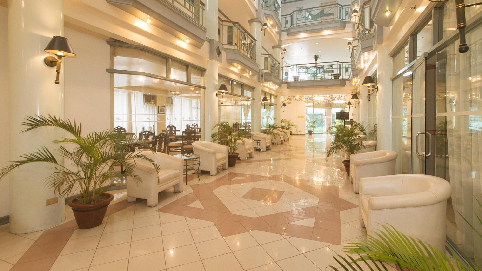 Royal Am Rei Hotel By Reddoorz باكولود المظهر الخارجي الصورة