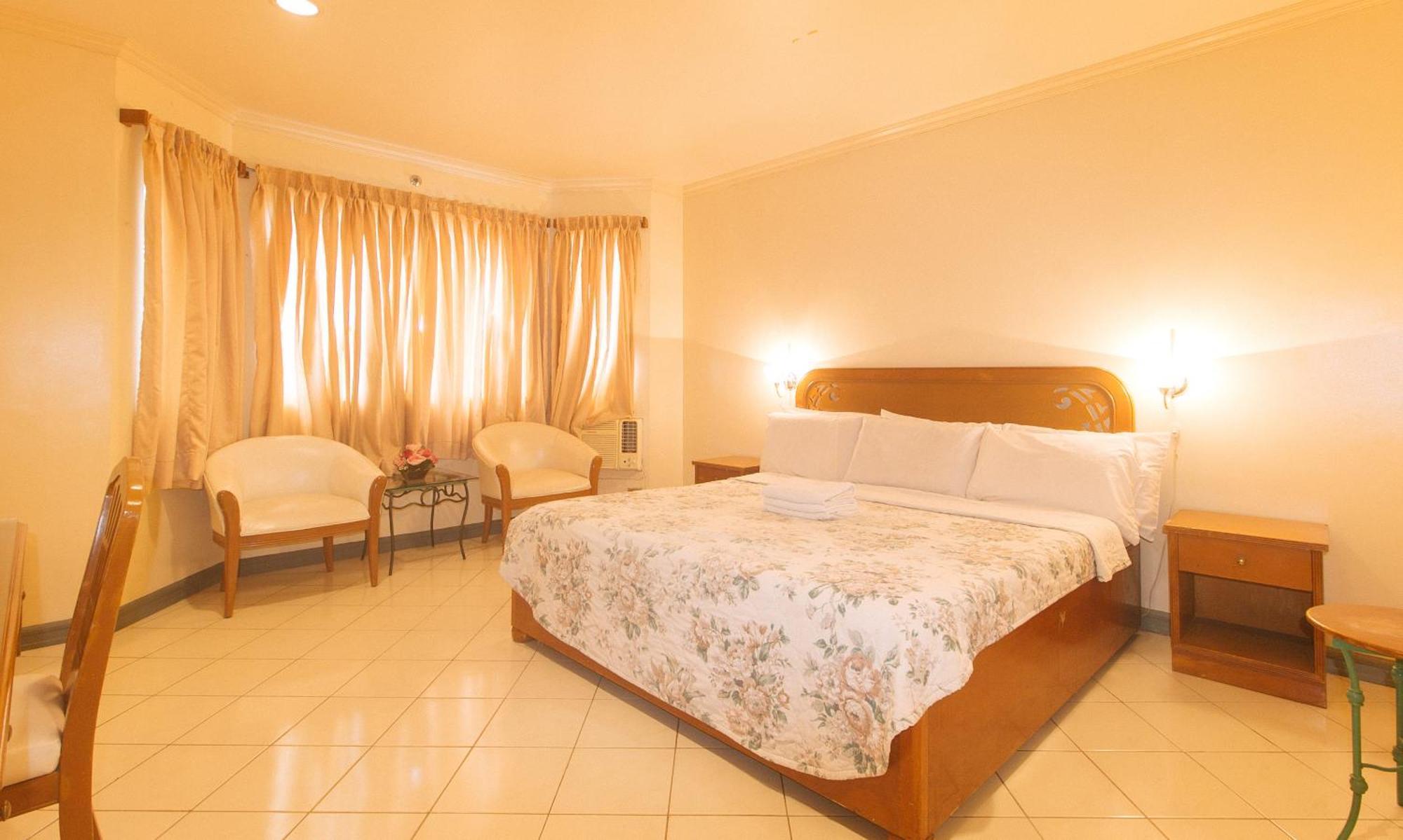 Royal Am Rei Hotel By Reddoorz باكولود المظهر الخارجي الصورة