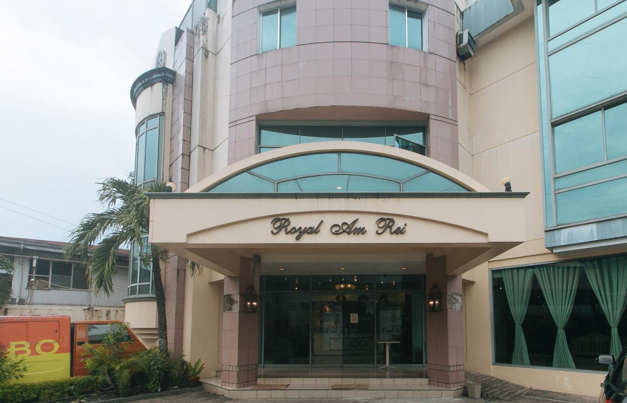 Royal Am Rei Hotel By Reddoorz باكولود المظهر الخارجي الصورة
