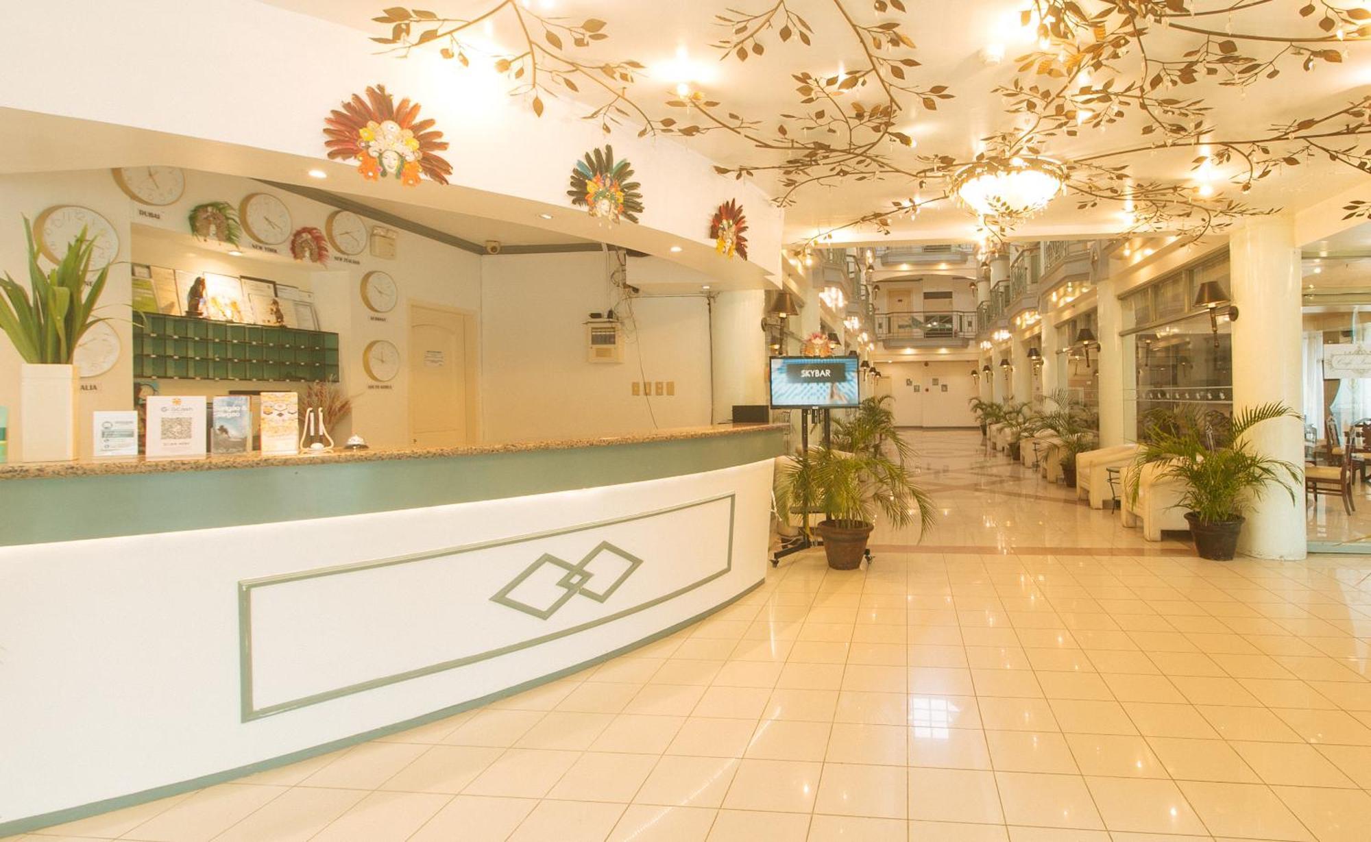 Royal Am Rei Hotel By Reddoorz باكولود المظهر الخارجي الصورة