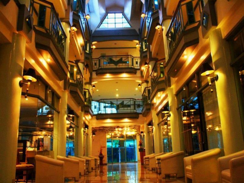 Royal Am Rei Hotel By Reddoorz باكولود المظهر الخارجي الصورة