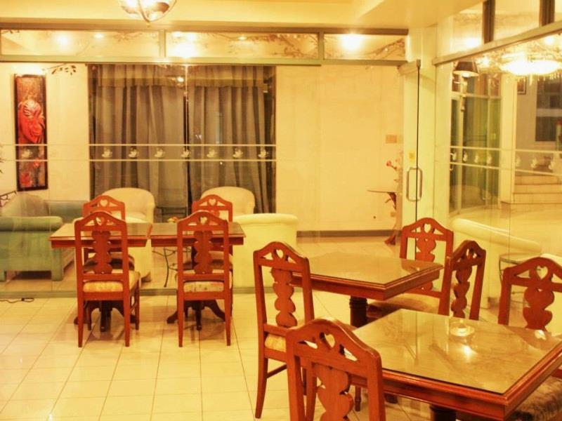 Royal Am Rei Hotel By Reddoorz باكولود المظهر الخارجي الصورة